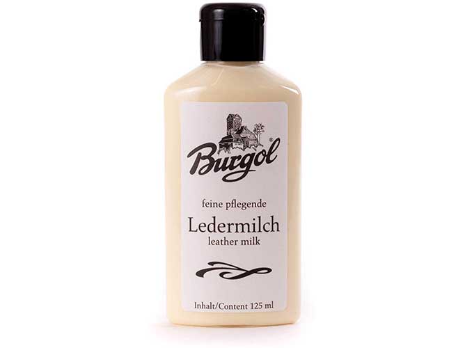 Die sanfte Reinigung von Handtaschen, Gürteln und Cases gelingt spielend leicht mit der Burgol Ledermilch.