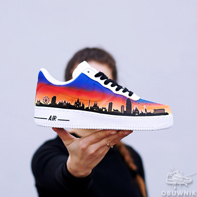 Der Nike Air Force I ist eine ausgezeichnete Basis für wahre Wunderwerke mit der Tarrago Sneakers Paint.