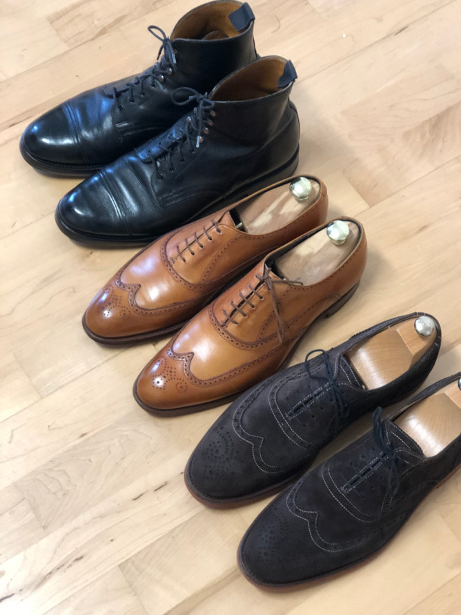 Professioneller Schuhputzservice für gepflegte Lederschuhe
